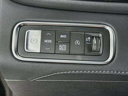 Used 2026 Buick Enclave Avenir w/ Super Cruise Package AWD/4WD image 11