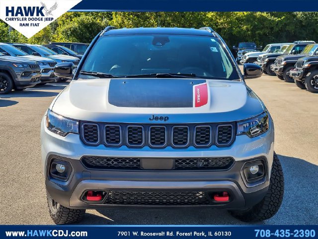 Used 2025 Jeep Compass Trailhawk AWD/4WD image 4