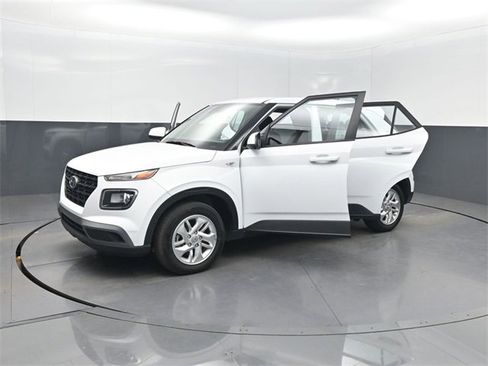 Used 2022 Hyundai Venue SE image 35