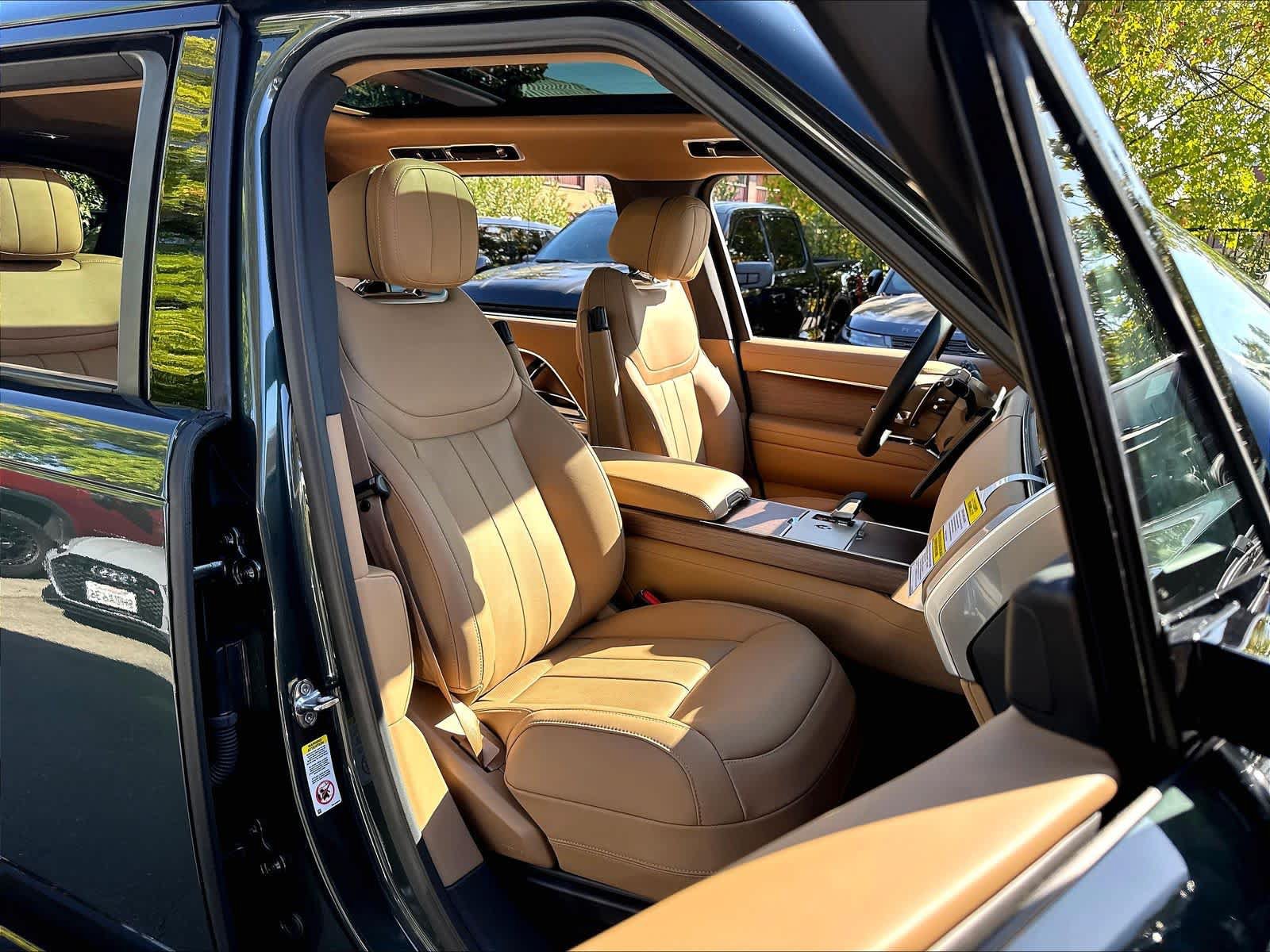New 2026 Land Rover Range Rover Long Wheelbase SE AWD/4WD image 31
