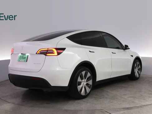 Used 2023 Tesla Model Y Long Range AWD/4WD image 3