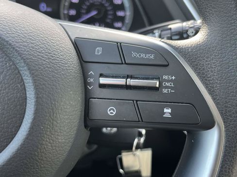 Used 2023 Hyundai Sonata SE w/ Preferred Accessory Package FWD image 16