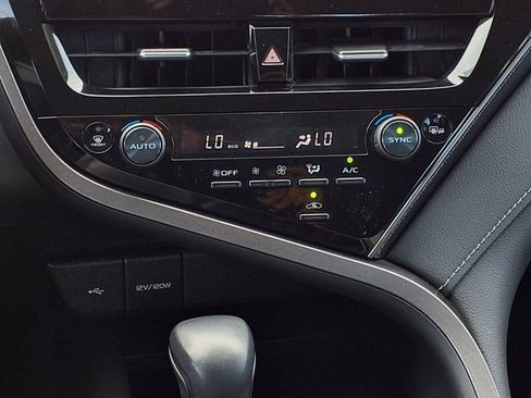 Used 2022 Toyota Camry XSE FWD image 16