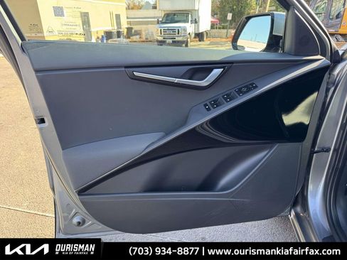 Used 2023 Kia Niro EX Touring image 17