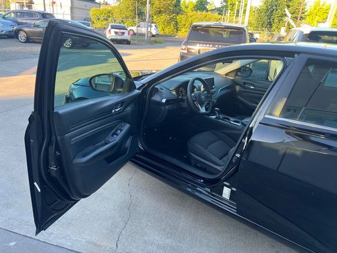 Used 2020 Nissan Altima 2.5 S FWD image 9