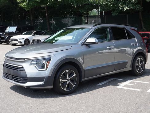 Used 2023 Kia Niro EX FWD image 8