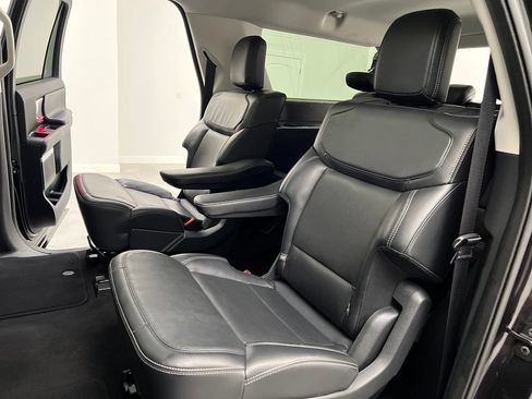Used 2025 Ford Expedition Max Platinum AWD/4WD image 18