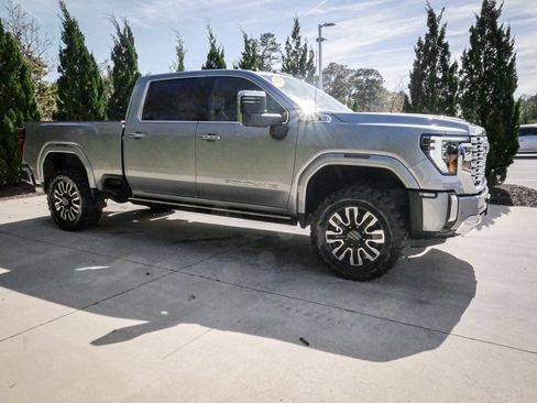 Used 2025 GMC Sierra 2500 Denali w/ Technology Package image 11