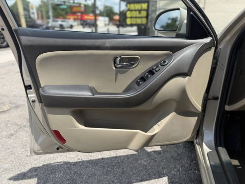 Used 2010 Hyundai Elantra GLS FWD image 9