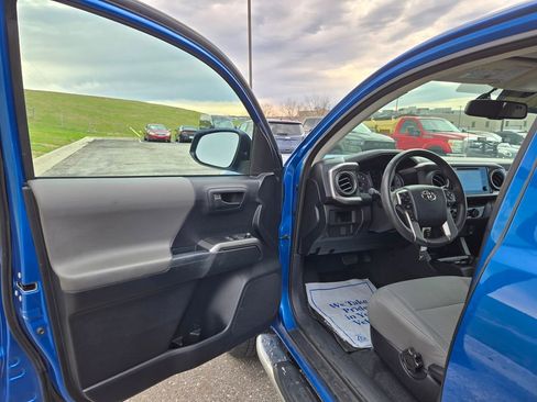 Used 2017 Toyota Tacoma SR5 w/ Tow Package image 12