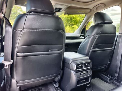 Used 2023 Honda Pilot Touring image 13