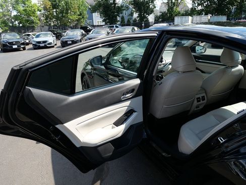 Used 2022 Nissan Altima 2.5 Platinum AWD/4WD image 28