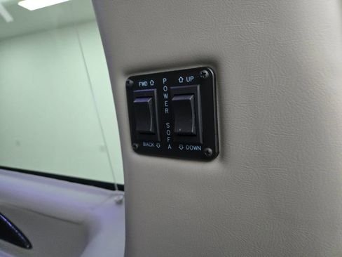 Used 2023 GMC Savana 2500 image 7