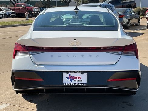 Used 2025 Hyundai Elantra SEL image 6