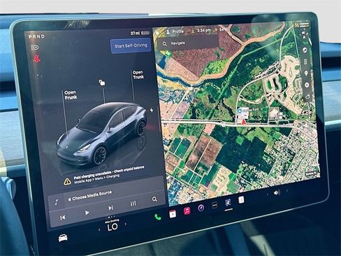 Used 2024 Tesla Model Y Long Range image 12