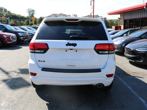 Used 2019 Jeep Grand Cherokee Altitude AWD/4WD image 3