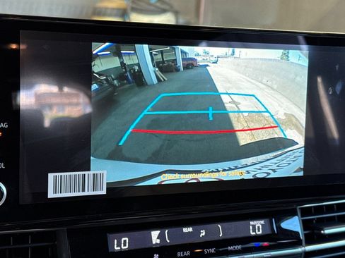 Used 2026 Toyota Sienna XLE FWD image 26