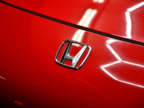 Used 2005 Honda S2000 image 9