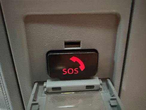 Used 2025 Nissan Kicks SR image 35