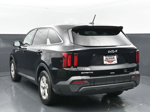 Used 2023 Kia Sorento LX FWD image 4