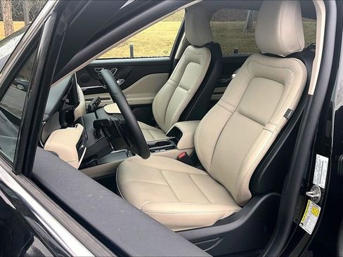 New 2026 Lincoln Corsair Premiere image 9