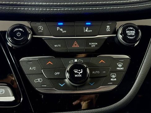 New 2026 Chrysler Pacifica Select image 15