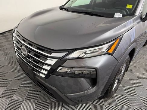 Used 2025 Nissan Rogue S AWD/4WD image 10