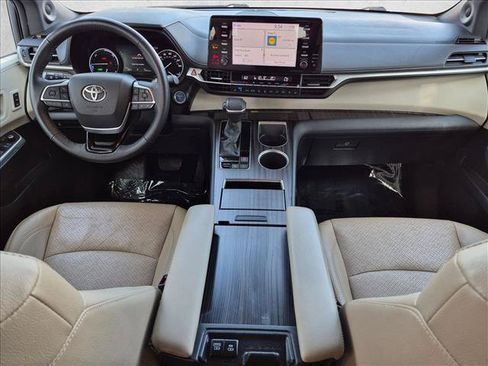 Used 2021 Toyota Sienna Limited FWD image 18