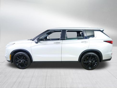 Used 2022 Mitsubishi Outlander SE AWD/4WD image 4
