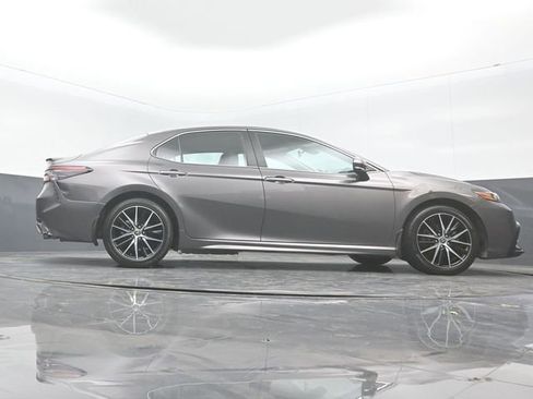 Used 2022 Toyota Camry SE image 24