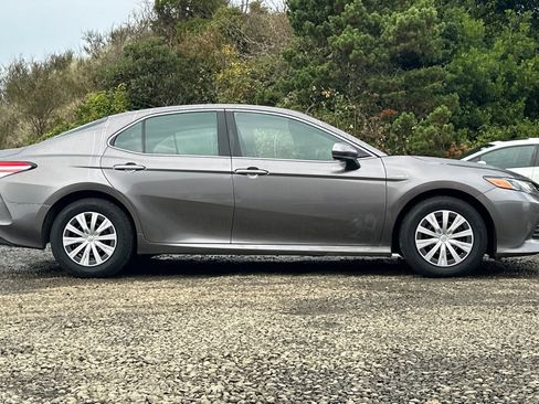 Used 2019 Toyota Camry LE image 3