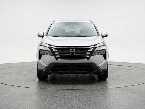 Used 2025 Nissan Rogue SV image 2