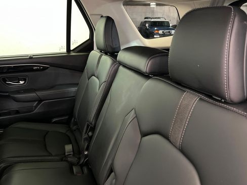 Used 2025 Honda Pilot Touring image 21