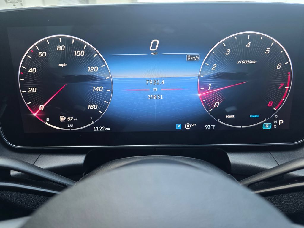 Used 2024 Mercedes-Benz GLC 300 4MATIC image 23