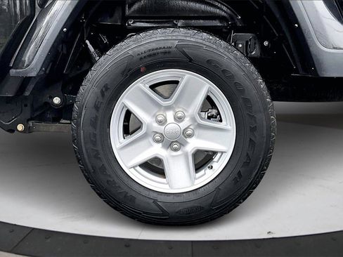 Certified 2022 Jeep Gladiator Sport image 33