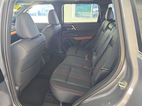 Used 2024 Mitsubishi Outlander SEL image 10