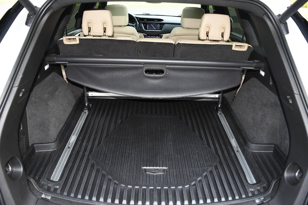 Used 2017 Cadillac XT5 Premium Luxury w/ LPO, Wheel Lock Package AWD/4WD image 21