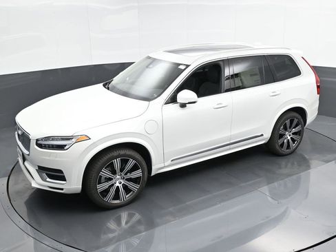 New 2025 Volvo XC90 T8 Core w/ Protection Package Premier AWD/4WD image 37