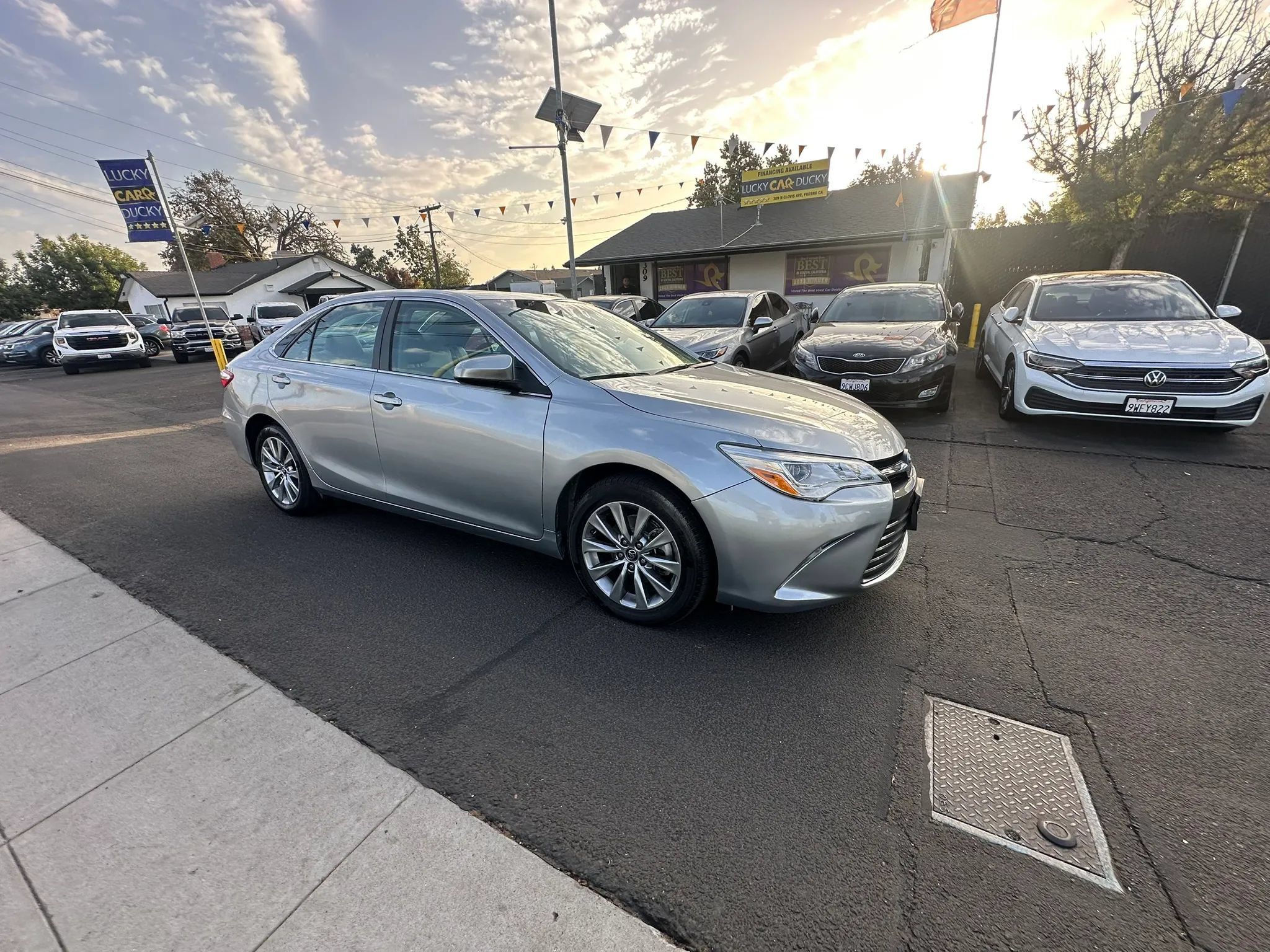 Used 2016 Toyota Camry XLE FWD image 2