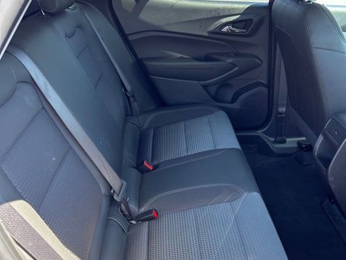 Used 2025 Chevrolet Trax LT w/ LT Convenience Package FWD image 14