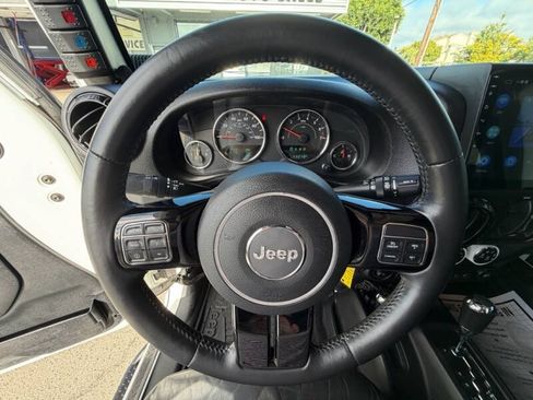 Used 2015 Jeep Wrangler Unlimited Sahara AWD/4WD image 11