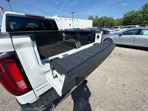 Used 2025 GMC Sierra 1500 SLT AWD/4WD image 33