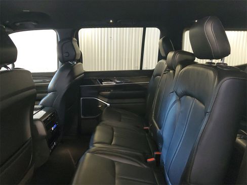 Used 2022 Jeep Wagoneer Series II image 14