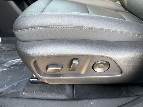 New 2026 Chevrolet Equinox LT w/ Convenience Package II image 25