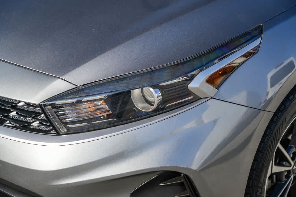 Used 2023 Kia Forte LXS w/ LXS Technology Package FWD image 2