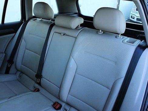 Used 2018 Volkswagen Golf SE image 14