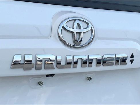 Used 2023 Toyota 4Runner SR5 Premium w/ Moonroof Package RWD image 10
