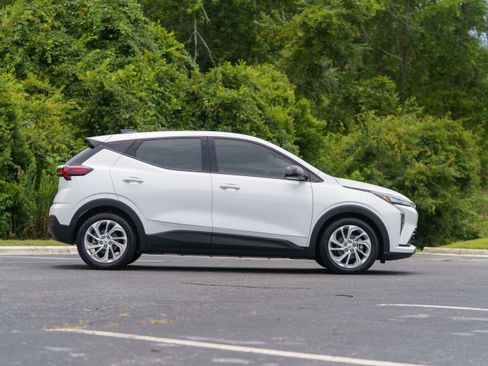 Used 2027 Chevrolet Bolt LT w/ Comfort Package FWD image 5