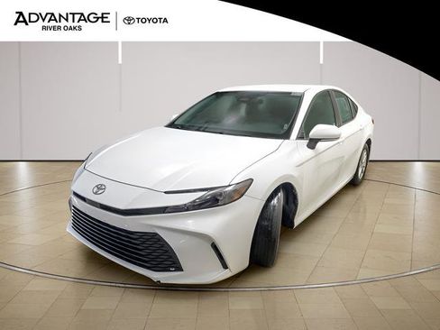 Certified 2025 Toyota Camry LE FWD image 4