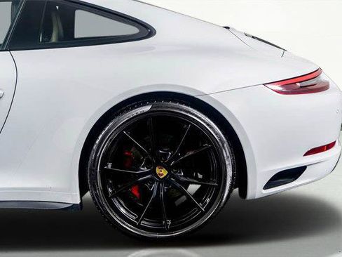 Used 2019 Porsche 911 Carrera 4S AWD/4WD image 17